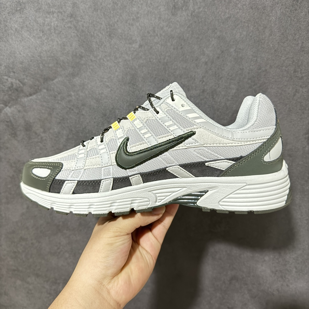 Nike P-6000 复古休闲 耐克 低帮休闲城市通勤跑步鞋 采用透气网眼布搭配皮革和合成材质覆面 再现早期鞋款外观 Nike P-6000 复古休闲 耐克 低帮休闲城市通勤跑步鞋 采用透气网眼布搭配皮革和合成材质覆面 再现早期鞋款外观