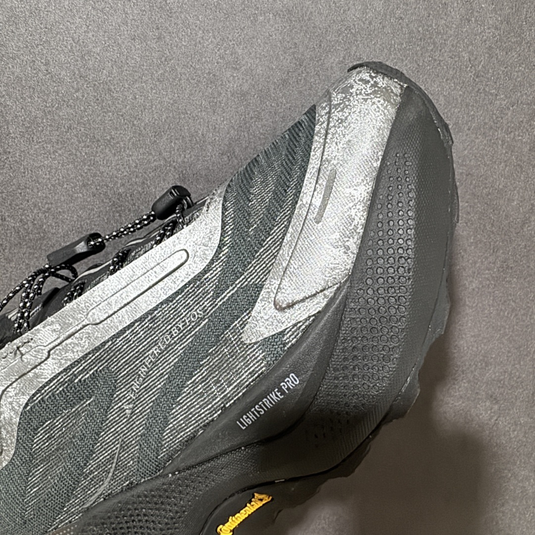 Adidas Holo Peak 阿迪达斯 防滑运动 舒适贴合 低帮越野跑鞋 货号:KZ9996 尺码:36 36.5 