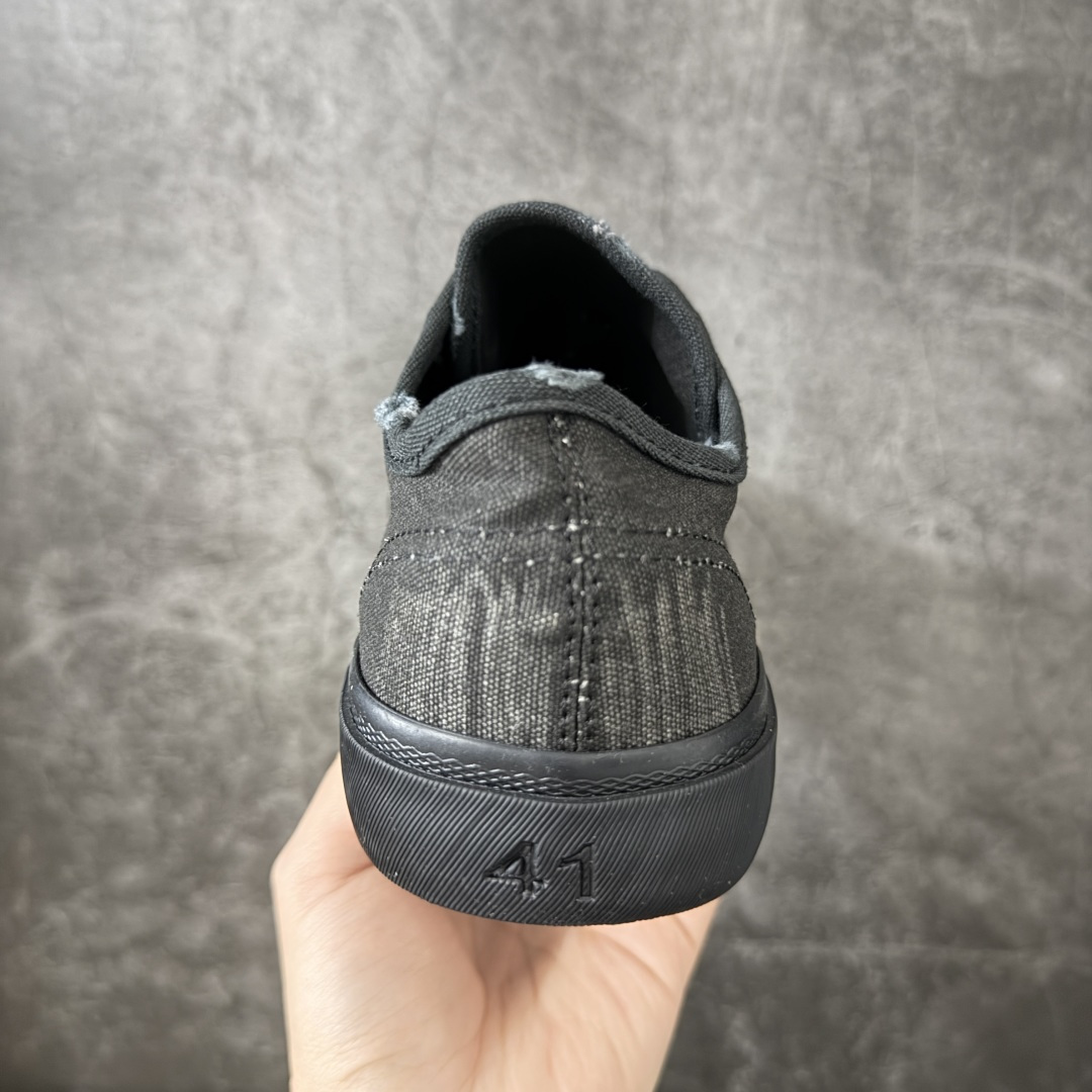 BALENCIAGA PARIS 巴黎世家 磨损做旧效果休闲帆布鞋 今年最火的一款布鞋 风格永续 永不过时 做旧复古风格