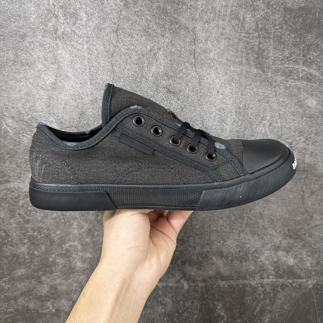 BALENCIAGA PARIS 巴黎世家 磨损做旧效果休闲帆布鞋 今年最火的一款布鞋 风格永续 永不过时 做旧复古风格