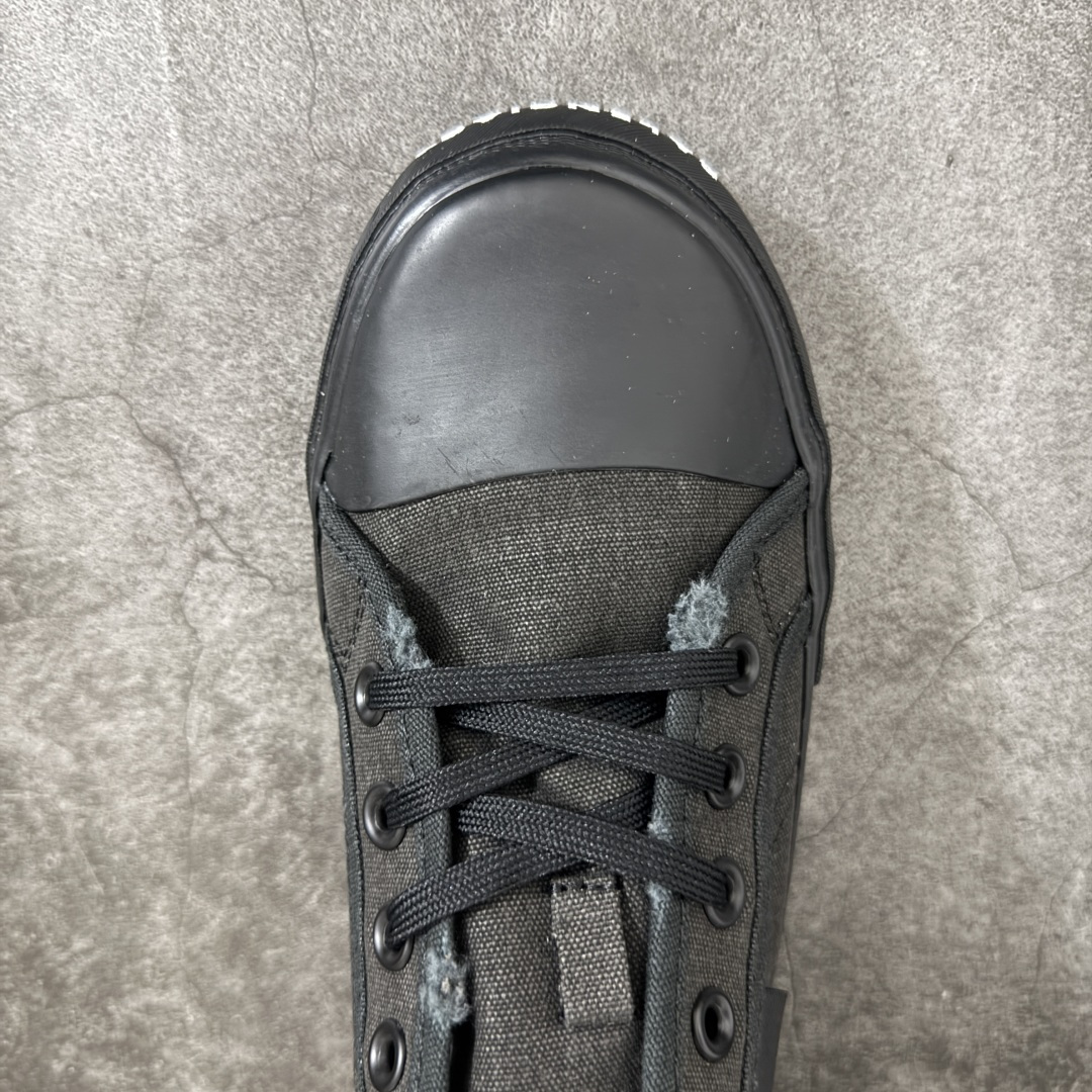 BALENCIAGA PARIS 巴黎世家 磨损做旧效果休闲帆布鞋 今年最火的一款布鞋 风格永续 永不过时 做旧复古风格