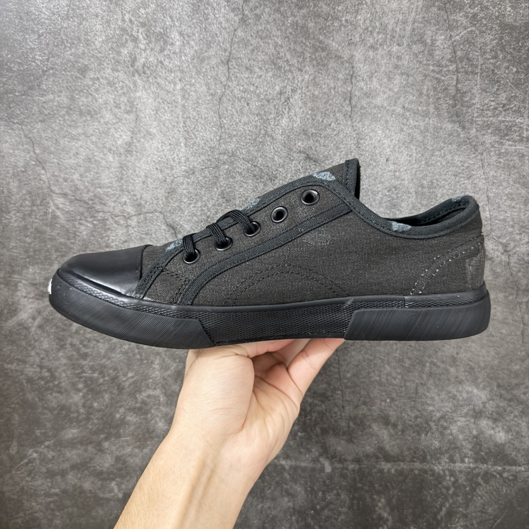 BALENCIAGA PARIS 巴黎世家 磨损做旧效果休闲帆布鞋 今年最火的一款布鞋 风格永续 永不过时 做旧复古风格
