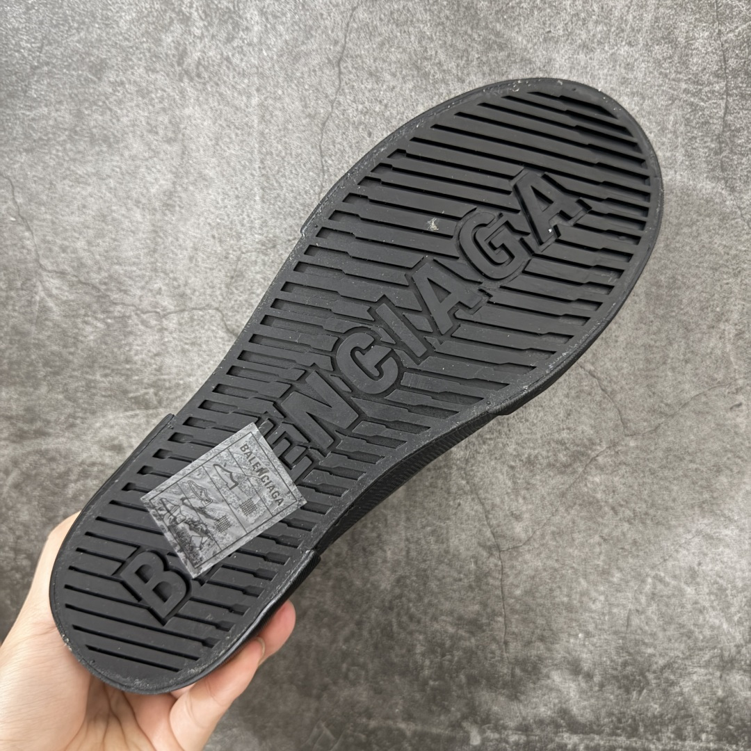 BALENCIAGA PARIS 巴黎世家 磨损做旧效果休闲帆布鞋 今年最火的一款布鞋 风格永续 永不过时 做旧复古风格