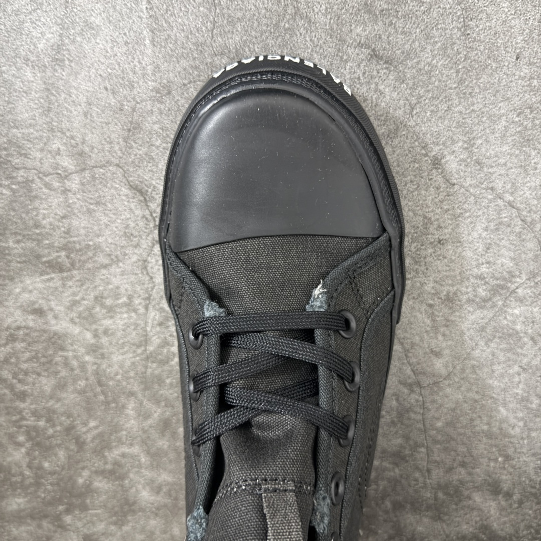 BALENCIAGA PARIS 巴黎世家 磨损做旧效果休闲帆布鞋 今年最火的一款布鞋 风格永续 永不过时 做旧复古风格