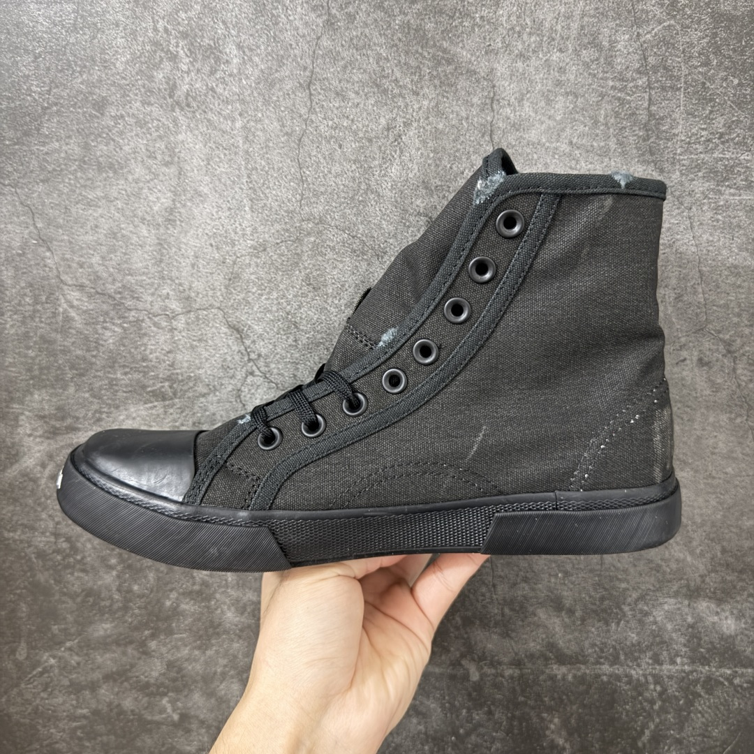 BALENCIAGA PARIS 巴黎世家 磨损做旧效果休闲帆布鞋 今年最火的一款布鞋 风格永续 永不过时 做旧复古风格