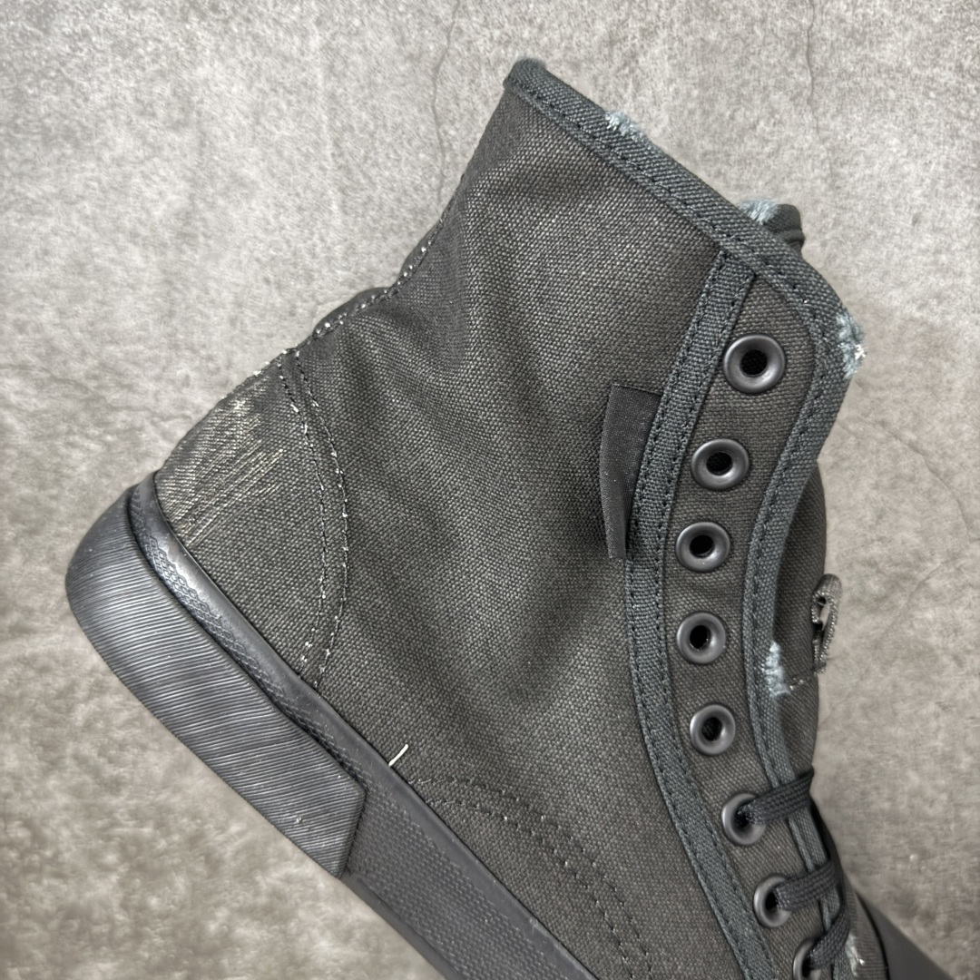 BALENCIAGA PARIS 巴黎世家 磨损做旧效果休闲帆布鞋 今年最火的一款布鞋 风格永续 永不过时 做旧复古风格