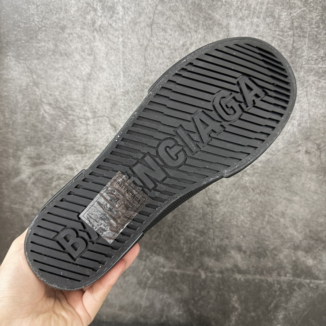 BALENCIAGA PARIS 巴黎世家 磨损做旧效果休闲帆布鞋 今年最火的一款布鞋 风格永续 永不过时 做旧复古风格