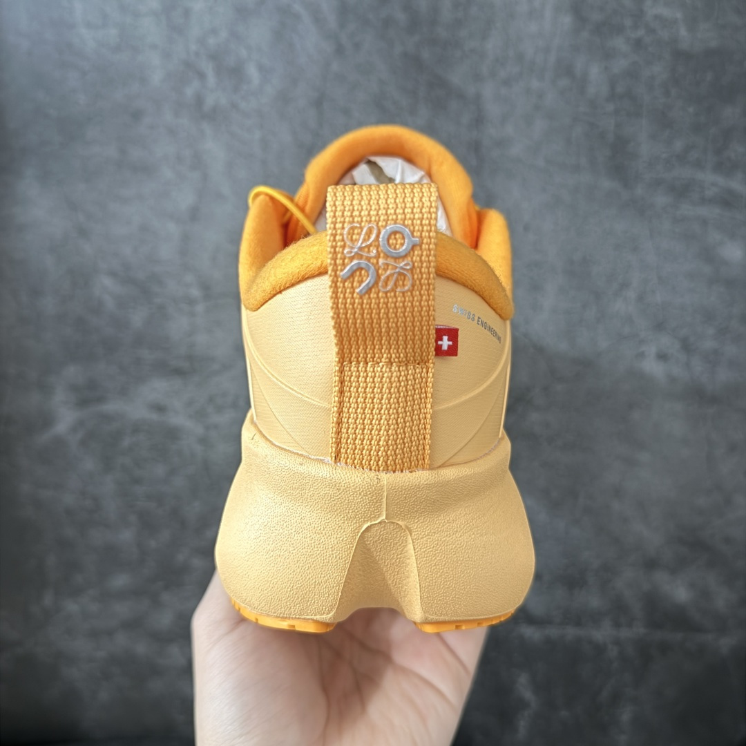 LOEWE罗意威 x ON昂跑 联名款 Cloudsolo系列 •原鞋一致橡胶底 原版高弹MD 加爆米花料 •正确后跟小