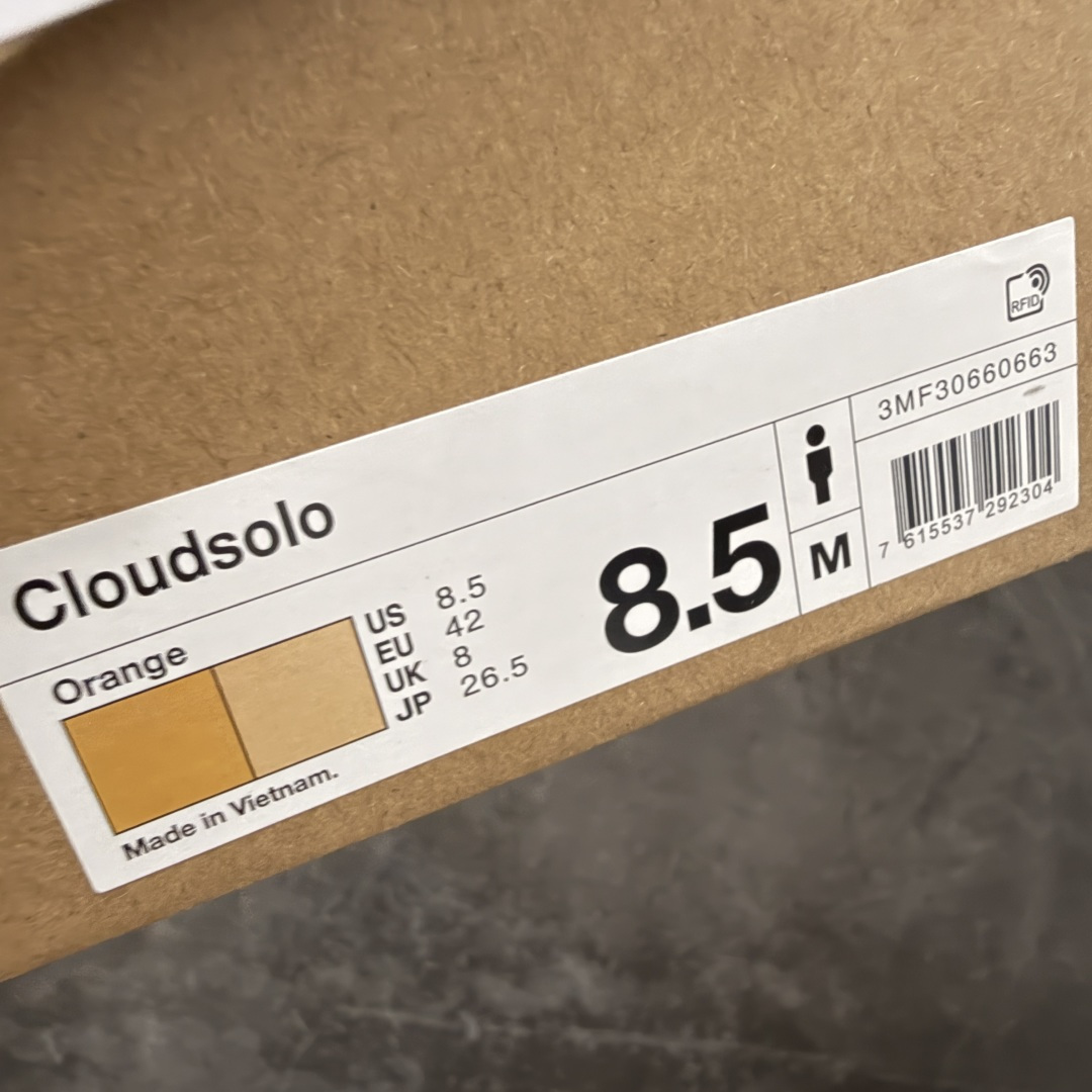 LOEWE罗意威 x ON昂跑 联名款 Cloudsolo系列 •原鞋一致橡胶底 原版高弹MD 加爆米花料 •正确后跟小 LOEWE罗意威 x ON昂跑 联名款 Cloudsolo系列 •原鞋一致橡胶底 原版高弹MD 加爆米花料 •正确后跟小