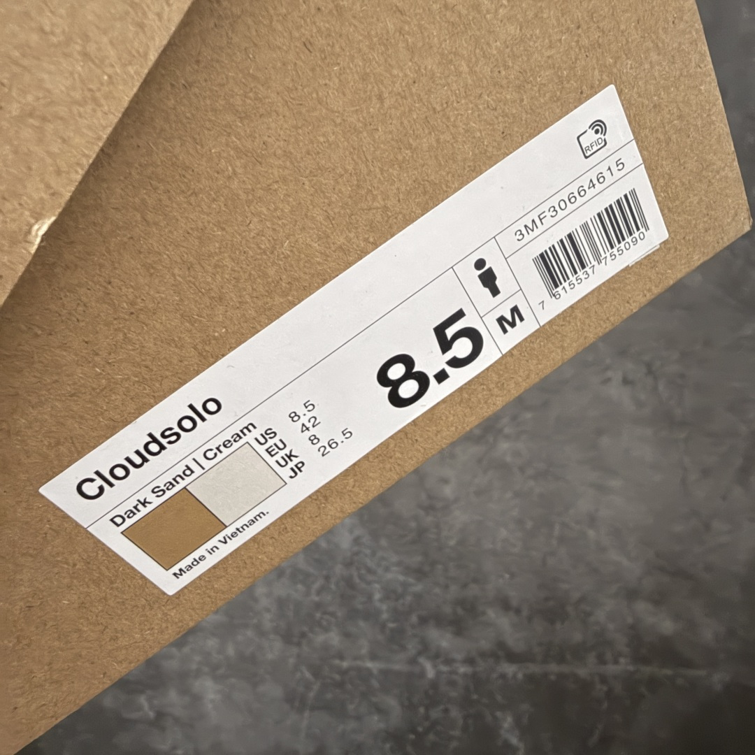 LOEWE罗意威 x ON昂跑 联名款 Cloudsolo系列 •原鞋一致橡胶底 原版高弹MD 加爆米花料 •正确后跟小
