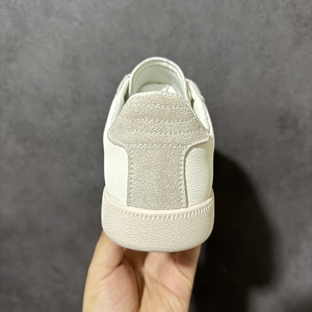 Ecco Biomc Artile Colour Extras 爱步男士低帮休闲鞋 牛皮材质 尺码：39-44 货号： 