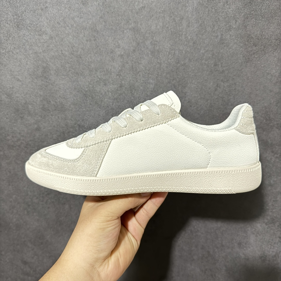 Ecco Biomc Artile Colour Extras 爱步男士低帮休闲鞋 牛皮材质 尺码：39-44 货号： 