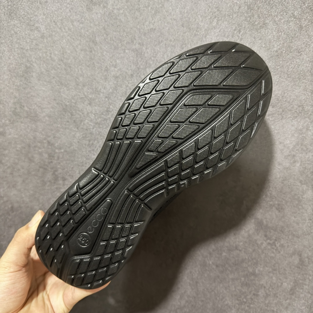 Ecco Biomc Artle Colour Extras 爱步男士低帮休闲鞋 牛皮材质 尺码：39-44 货号： 