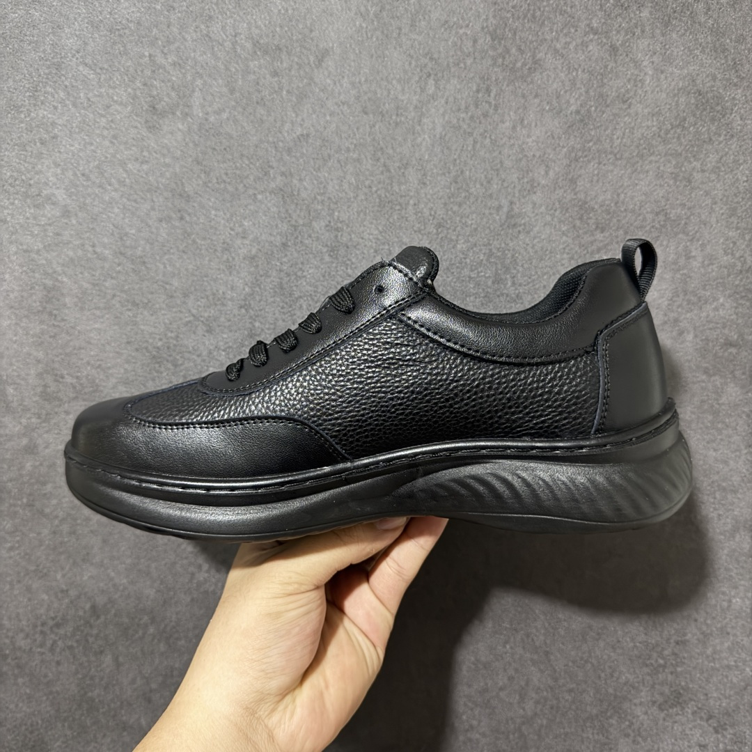 Ecco Biomc Artle Colour Extras 爱步男士低帮休闲鞋 牛皮材质 尺码：39-44 货号： 