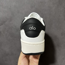 Alo Yoga Recovery Mode 百搭轻便 防滑减震低帮板鞋 将其设计延伸到日常概念 坚持不懈地捕捉当代时尚 Alo Yoga Recovery Mode 百搭轻便 防滑减震低帮板鞋 将其设计延伸到日常概念 坚持不懈地捕捉当代时尚