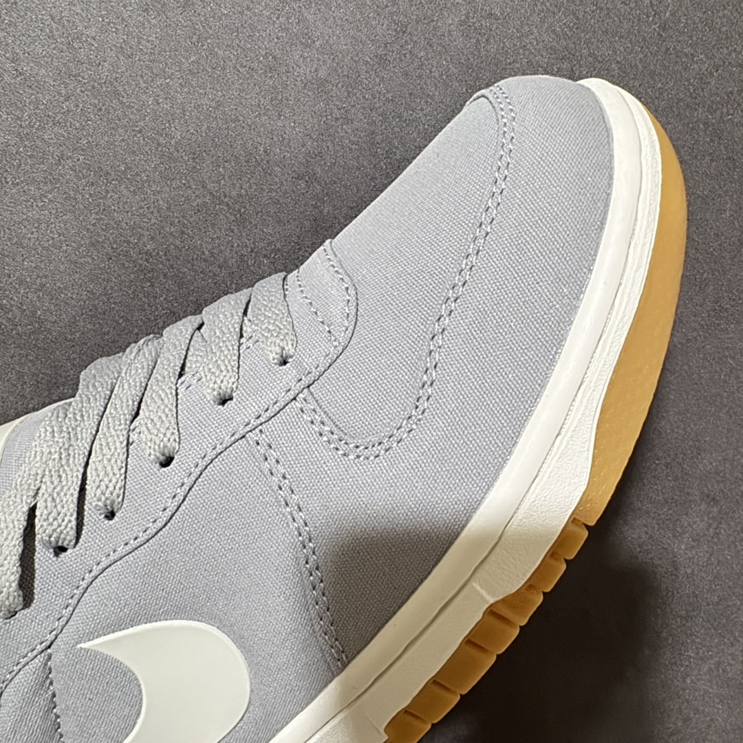 Nike Big Lux Low 耐克 低帮 灰色 男女同款 舒适柔软低邦板鞋 鞋款整体以灰色织物材质打造，搭配白色Sw