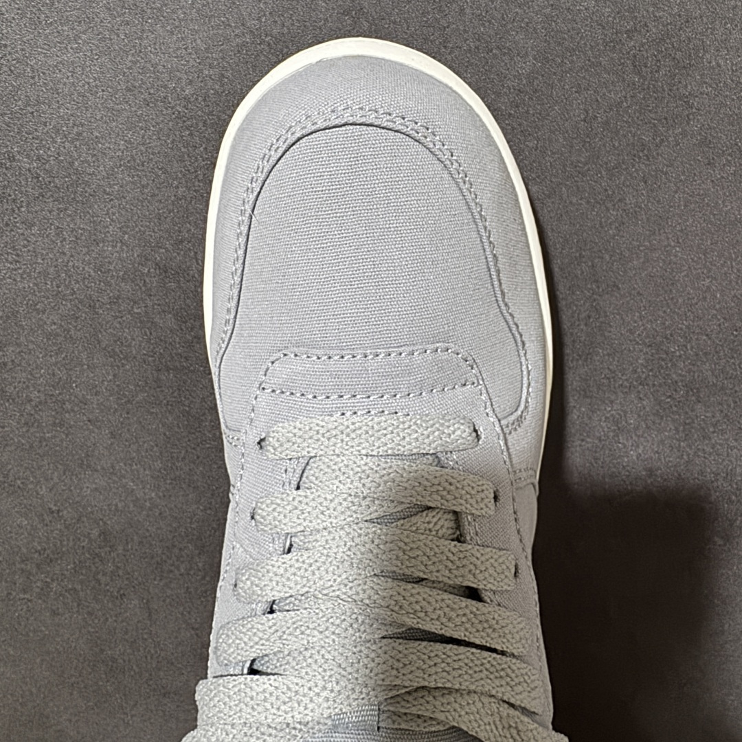 Nike Big Lux Low 耐克 低帮 灰色 男女同款 舒适柔软低邦板鞋 鞋款整体以灰色织物材质打造，搭配白色Sw