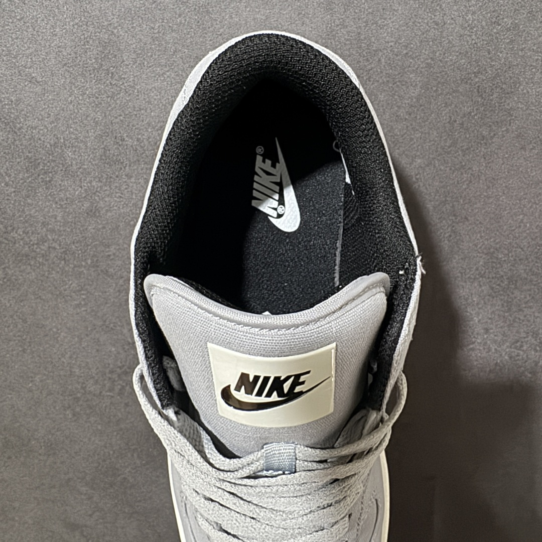Nike Big Lux Low 耐克 低帮 灰色 男女同款 舒适柔软低邦板鞋 鞋款整体以灰色织物材质打造，搭配白色Sw