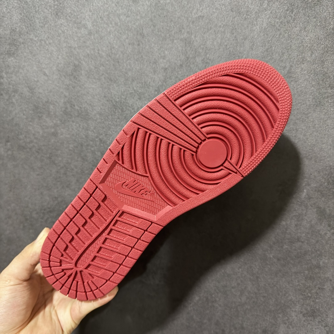 Air Jordan 1 Low 乔1 AJ1低帮板鞋 原鞋原档案开发 头层面料 原档冲孔鞋头 鞋垫背胶工艺 四线拉帮工