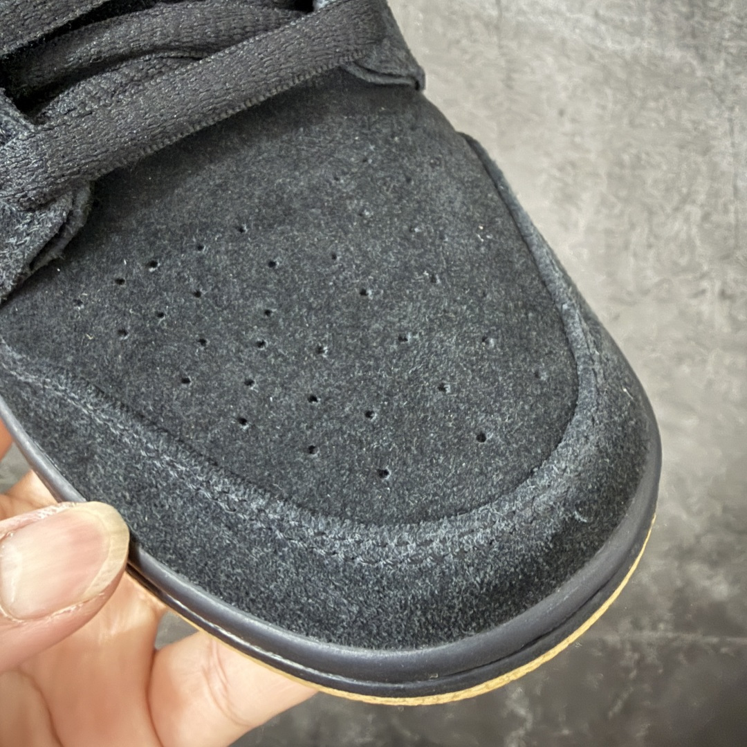 Dunk SB Low 经典黑生胶底 BQ6817-010 纯原品质 无论清洁度 做工鞋型 用料 都是最高标准打造 原厂