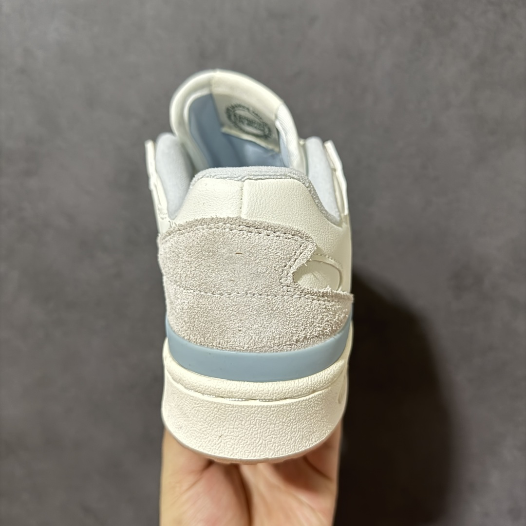 adidas Originals Forum 84 OG “Bright Bl 采用最新开发的鞋底 鞋底边墙纹路由一代的