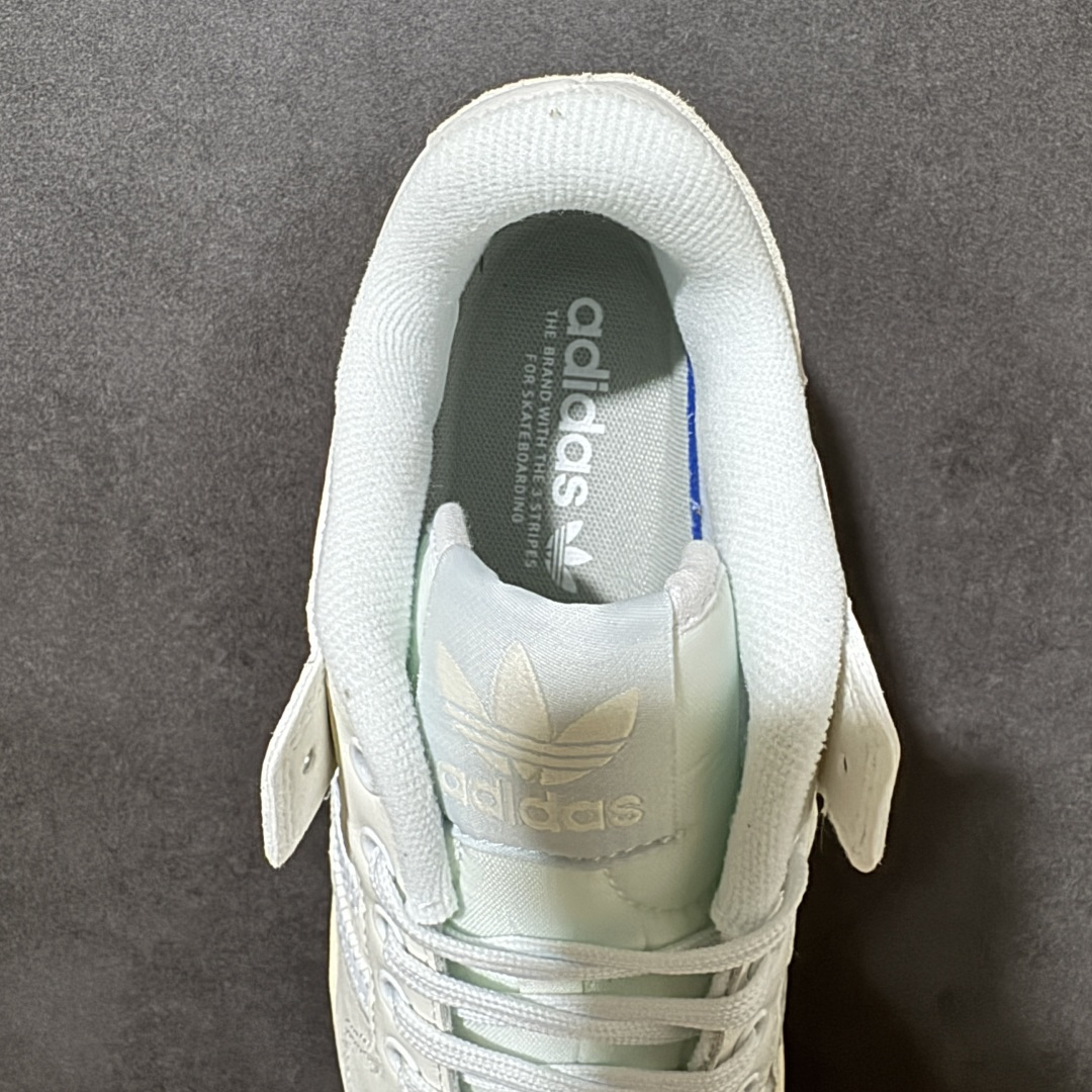 adidas Originals Forum 84 OG “Bright Bl 采用最新开发的鞋底 鞋底边墙纹路由一代的