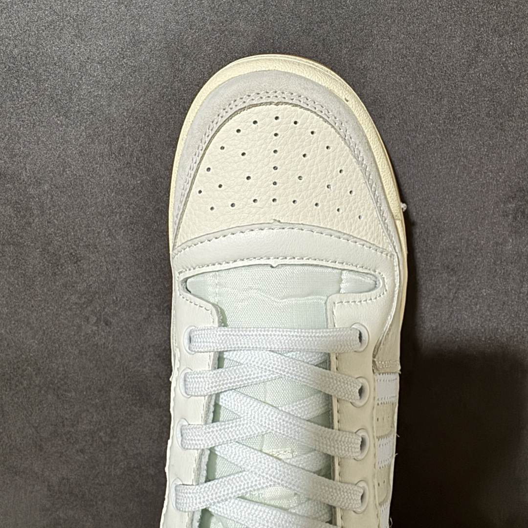 adidas Originals Forum 84 OG “Bright Bl 采用最新开发的鞋底 鞋底边墙纹路由一代的