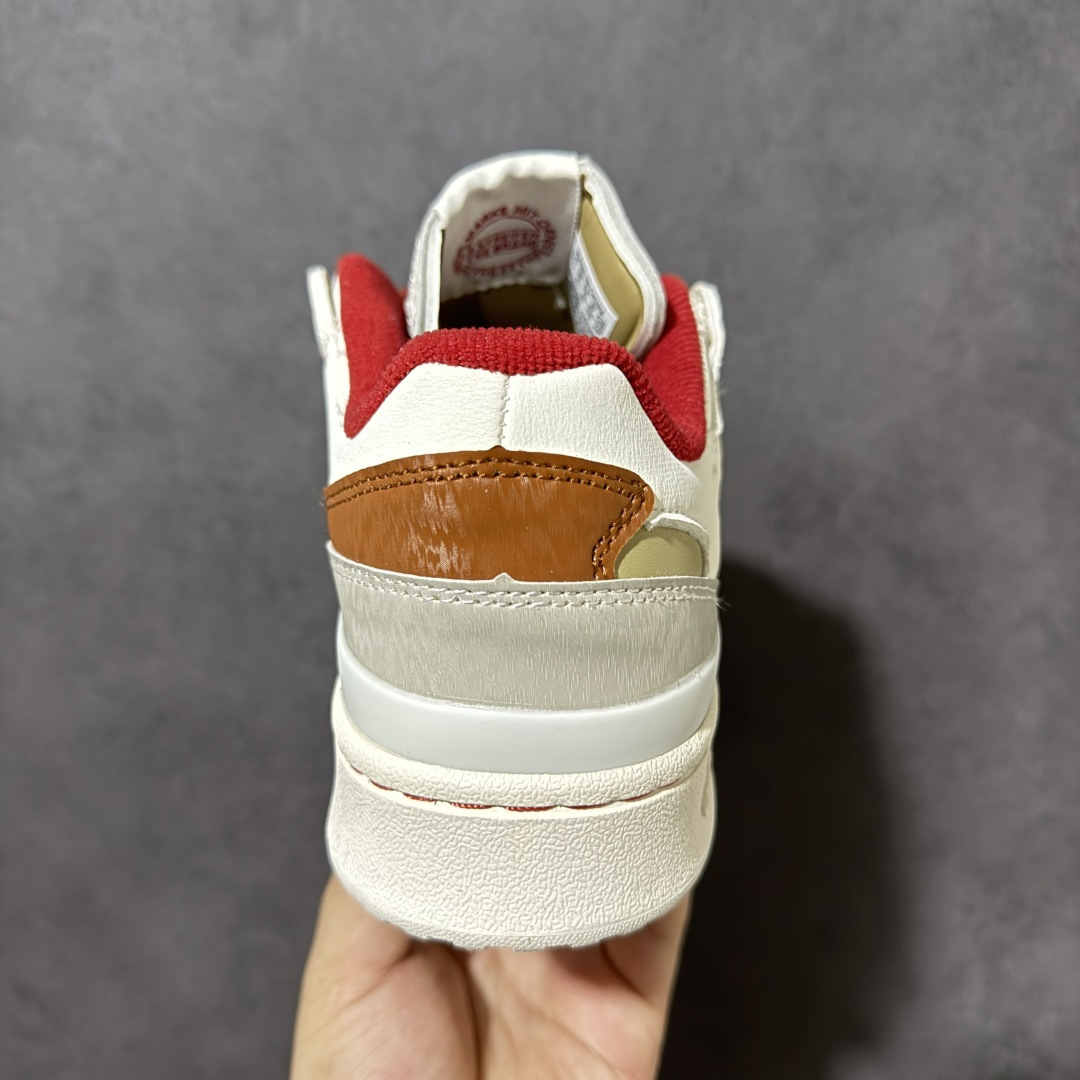 adidas Originals Forum 84 OG “Bright Bl 采用最新开发的鞋底 鞋底边墙纹路由一代的