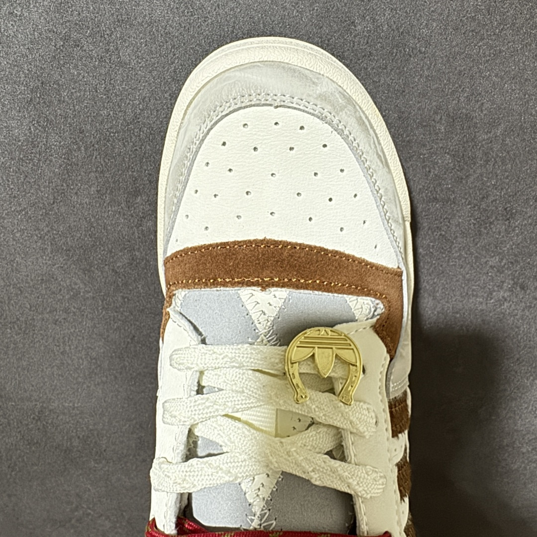 adidas Originals Forum 84 OG “Bright Bl 采用最新开发的鞋底 鞋底边墙纹路由一代的