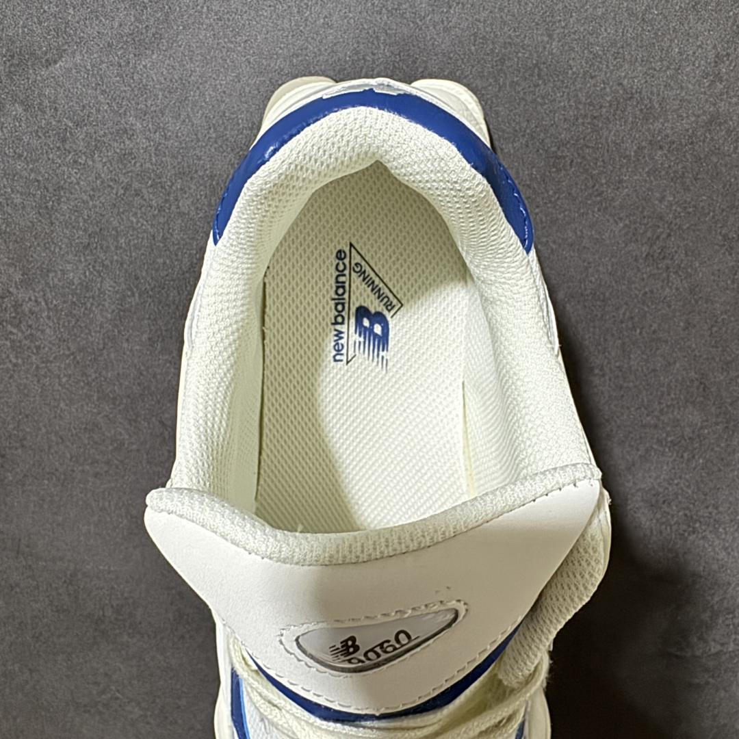 New Balance NB9060 联名款复古休闲运动慢跑鞋 #鞋款灵感源自设计师本人对夏日的怀日回忆。鞋面大身由空间 New Balance NB9060 联名款复古休闲运动慢跑鞋 #鞋款灵感源自设计师本人对夏日的怀日回忆。鞋面大身由空间