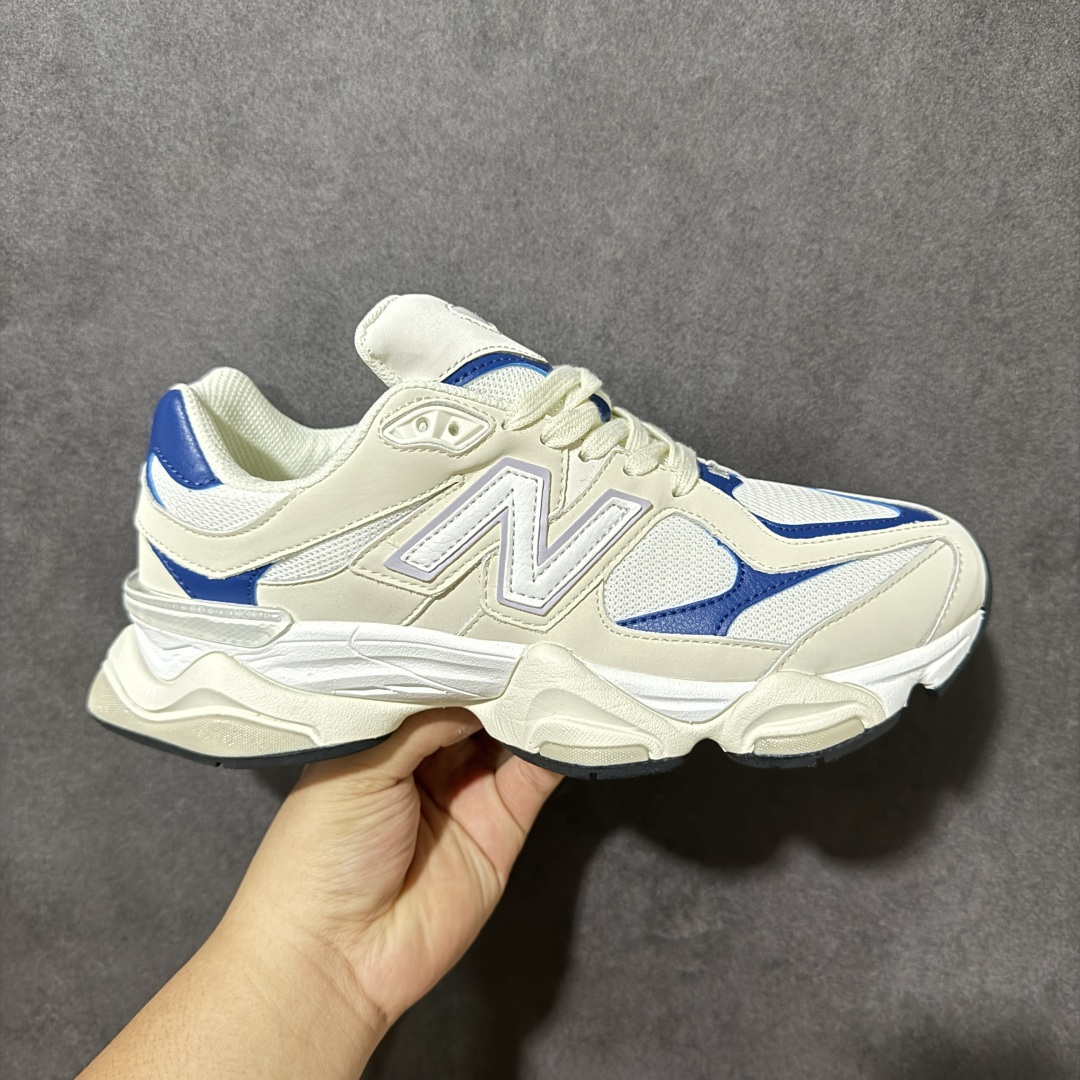 New Balance NB9060 联名款复古休闲运动慢跑鞋 #鞋款灵感源自设计师本人对夏日的怀日回忆。鞋面大身由空间