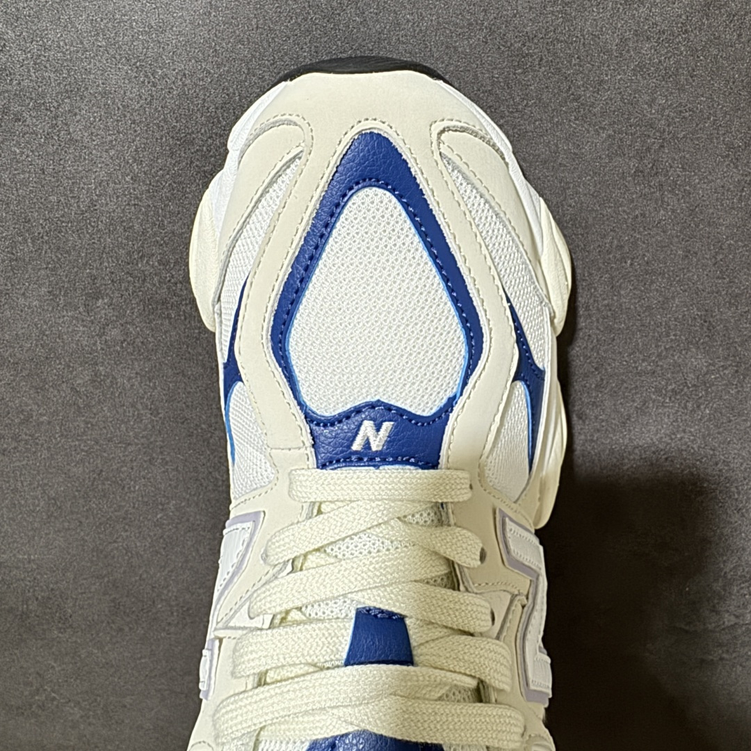 New Balance NB9060 联名款复古休闲运动慢跑鞋 #鞋款灵感源自设计师本人对夏日的怀日回忆。鞋面大身由空间 New Balance NB9060 联名款复古休闲运动慢跑鞋 #鞋款灵感源自设计师本人对夏日的怀日回忆。鞋面大身由空间