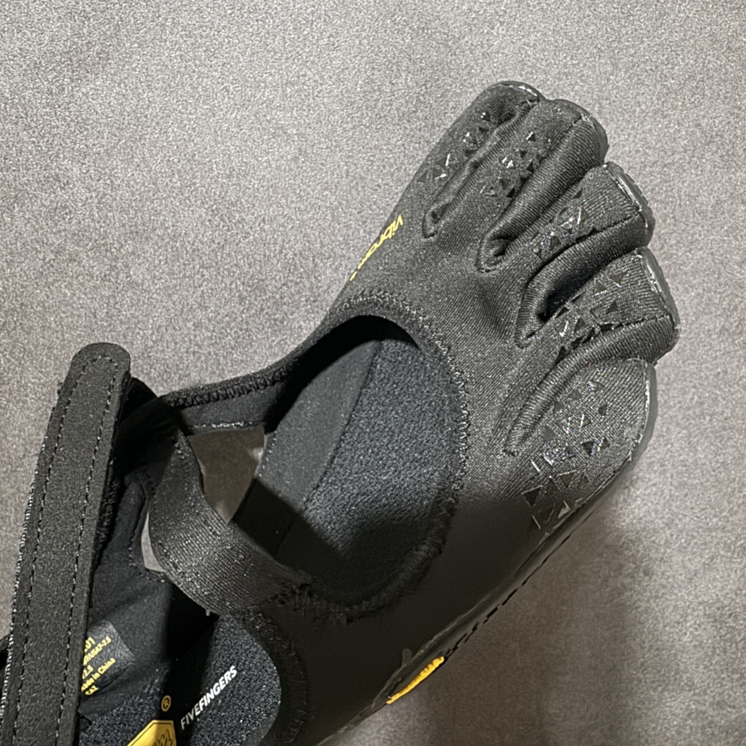 Vibram V-Soul 分趾玛丽珍五指鞋 魔术贴绑带设计，贴合脚型不掉跟 零落差薄底，模拟赤足感 普拉提、瑜伽、室内