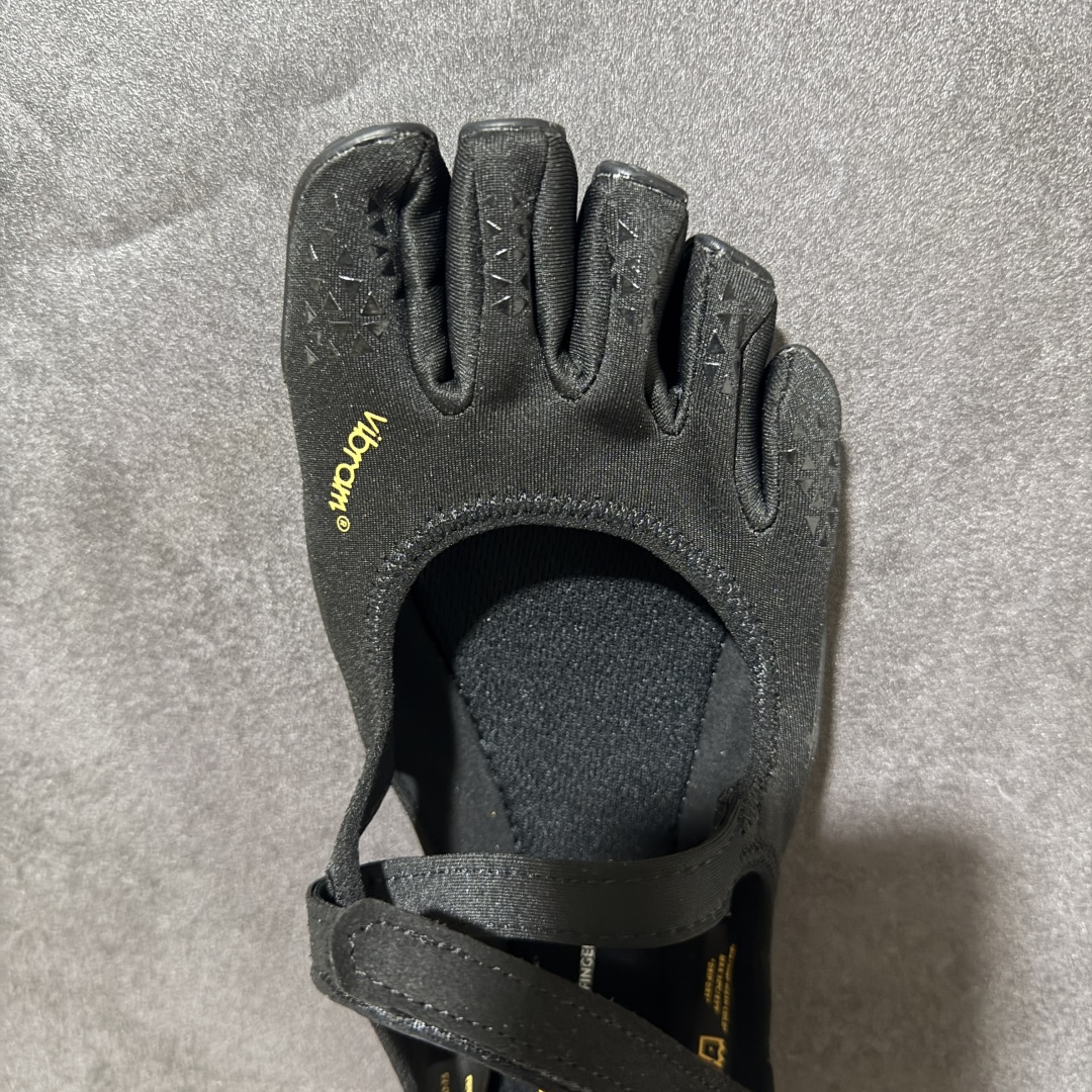 Vibram V-Soul 分趾玛丽珍五指鞋 魔术贴绑带设计，贴合脚型不掉跟 零落差薄底，模拟赤足感 普拉提、瑜伽、室内