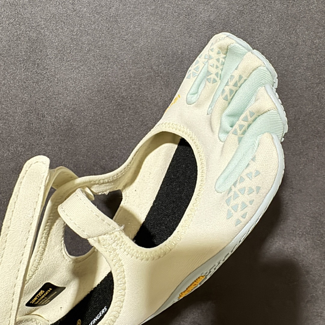 Vibram V-Soul 分趾玛丽珍五指鞋 魔术贴绑带设计,贴合脚型不掉跟 零落差薄底,模拟赤足感 普拉提、瑜伽、室内 Vibram V-Soul 分趾玛丽珍五指鞋 魔术贴绑带设计,贴合脚型不掉跟 零落差薄底,模拟赤足感 普拉提、瑜伽、室内