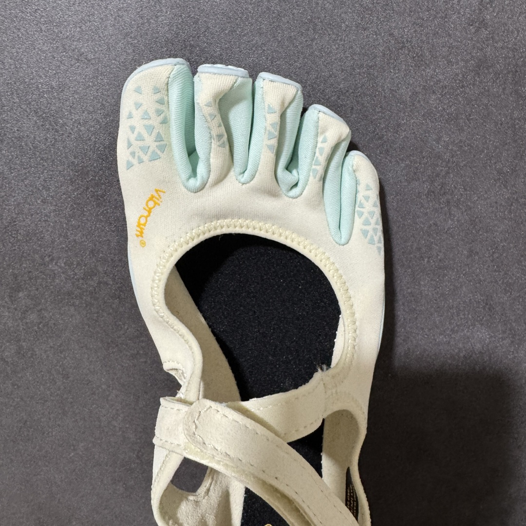 Vibram V-Soul 分趾玛丽珍五指鞋 魔术贴绑带设计,贴合脚型不掉跟 零落差薄底,模拟赤足感 普拉提、瑜伽、室内 Vibram V-Soul 分趾玛丽珍五指鞋 魔术贴绑带设计,贴合脚型不掉跟 零落差薄底,模拟赤足感 普拉提、瑜伽、室内