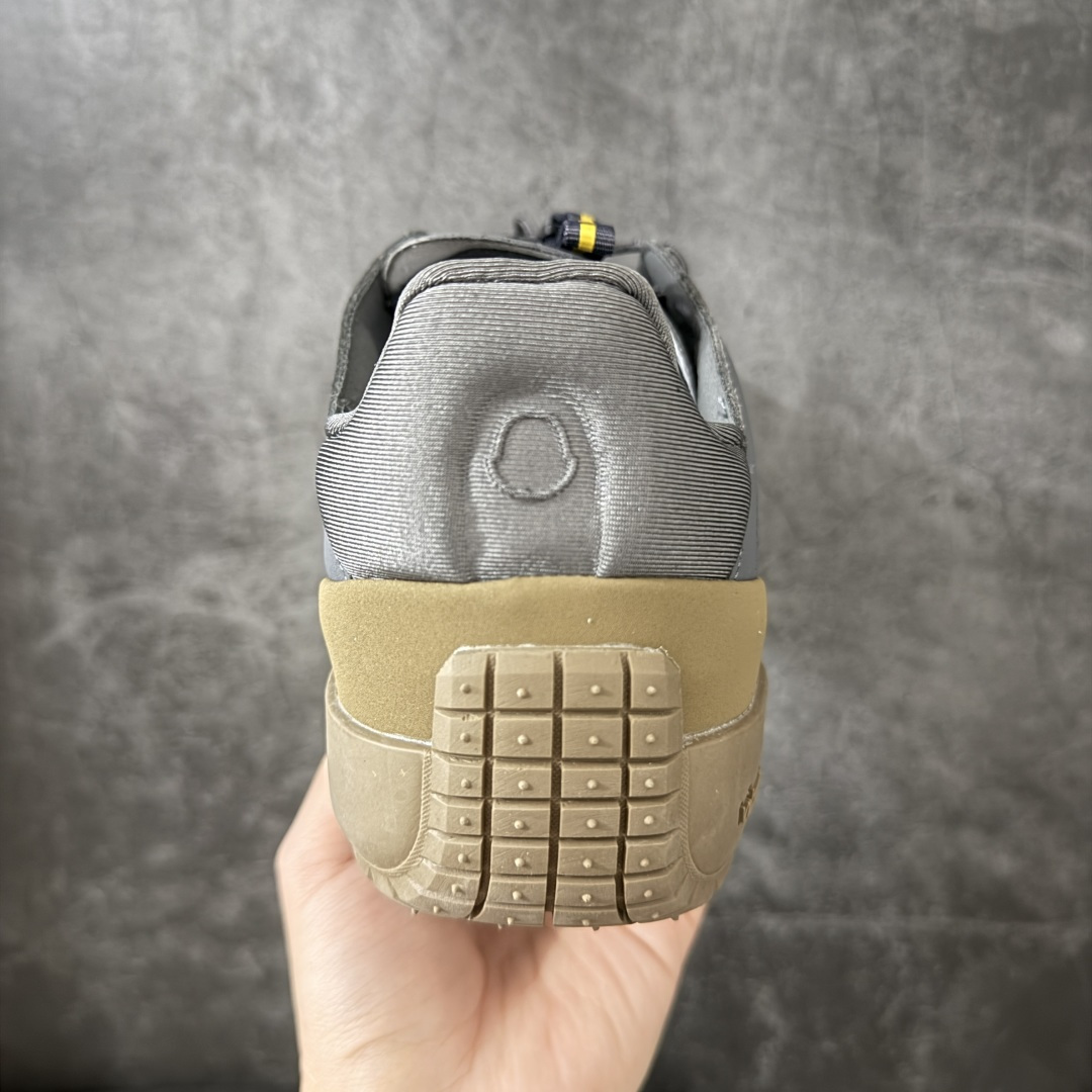 Moncler 蒙口 户外徒步登山鞋 灰网面搭配生胶厚底，复古山系感拉满 透气网布鞋面，加固鞋头防滑颗粒，多色织带鞋带设