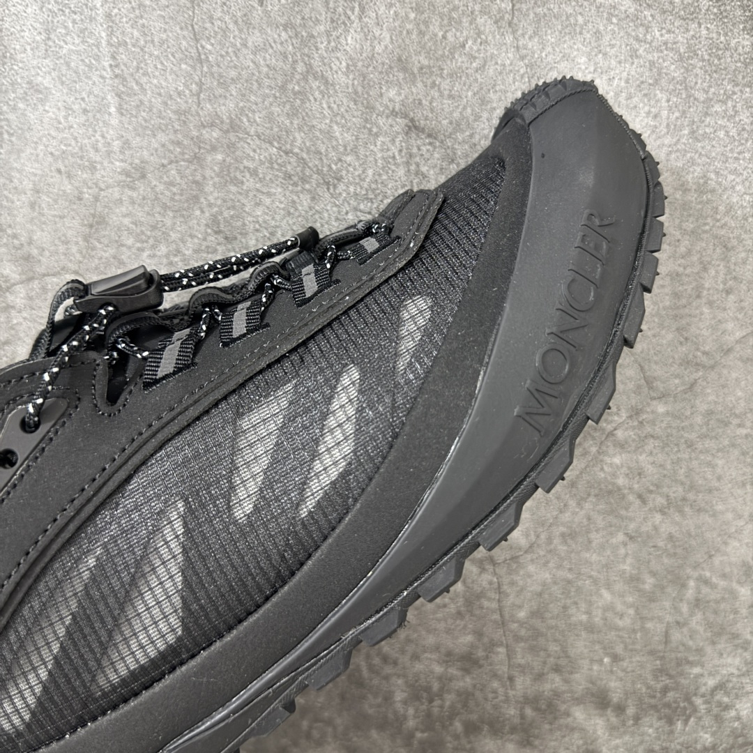 Moncler 蒙口 户外徒步登山鞋 灰网面搭配生胶厚底,复古山系感拉满 透气网布鞋面,加固鞋头防滑颗粒,多色织带鞋带设 Moncler 蒙口 户外徒步登山鞋 灰网面搭配生胶厚底,复古山系感拉满 透气网布鞋面,加固鞋头防滑颗粒,多色织带鞋带设