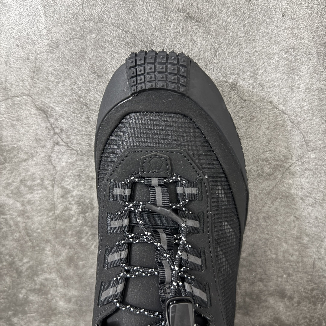 Moncler 蒙口 户外徒步登山鞋 灰网面搭配生胶厚底,复古山系感拉满 透气网布鞋面,加固鞋头防滑颗粒,多色织带鞋带设 Moncler 蒙口 户外徒步登山鞋 灰网面搭配生胶厚底,复古山系感拉满 透气网布鞋面,加固鞋头防滑颗粒,多色织带鞋带设