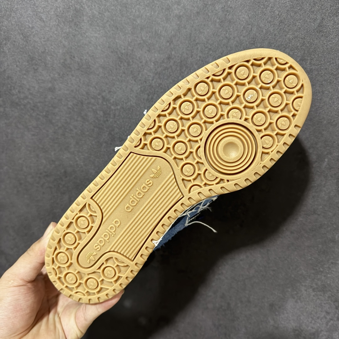 adidas Originals Forum 84 OG “Bright Bl 采用最新开发的鞋底 鞋底边墙纹路由一代的
