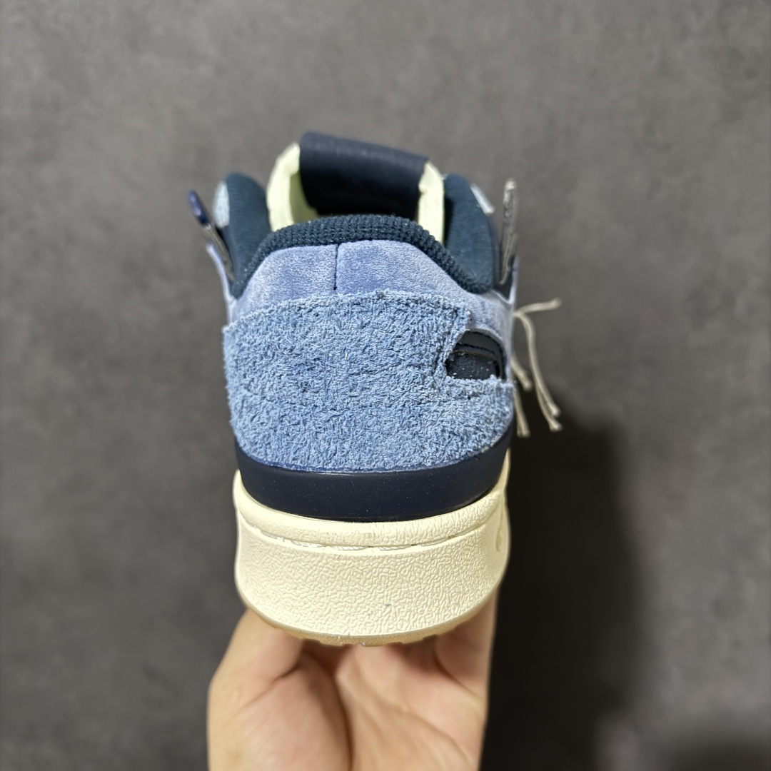 adidas Originals Forum 84 OG “Bright Bl 采用最新开发的鞋底 鞋底边墙纹路由一代的
