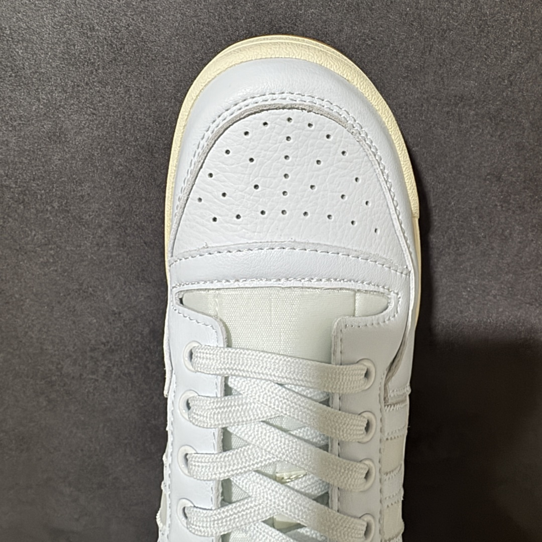 adidas Originals Forum 84 OG “Bright Bl 采用最新开发的鞋底 鞋底边墙纹路由一代的