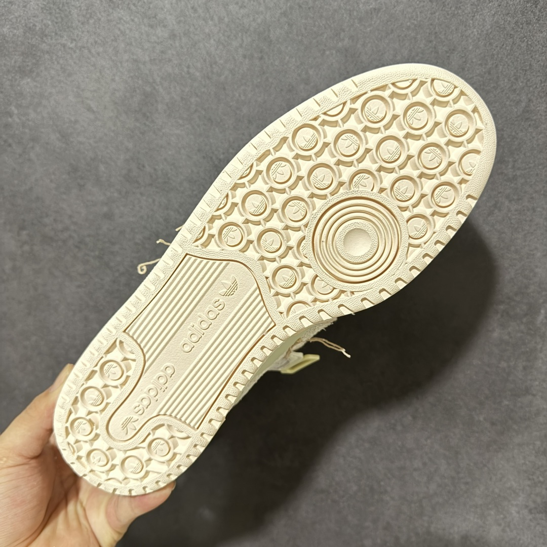 adidas Originals Forum 84 OG “Bright Bl 采用最新开发的鞋底 鞋底边墙纹路由一代的