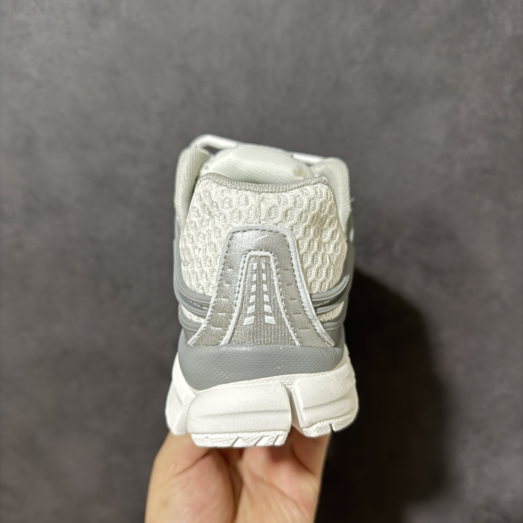 Nike Zoom Skylon 11 舒适柔软透气回弹 复古跑步鞋 货号: IU7360-103 尺码: 36-45没