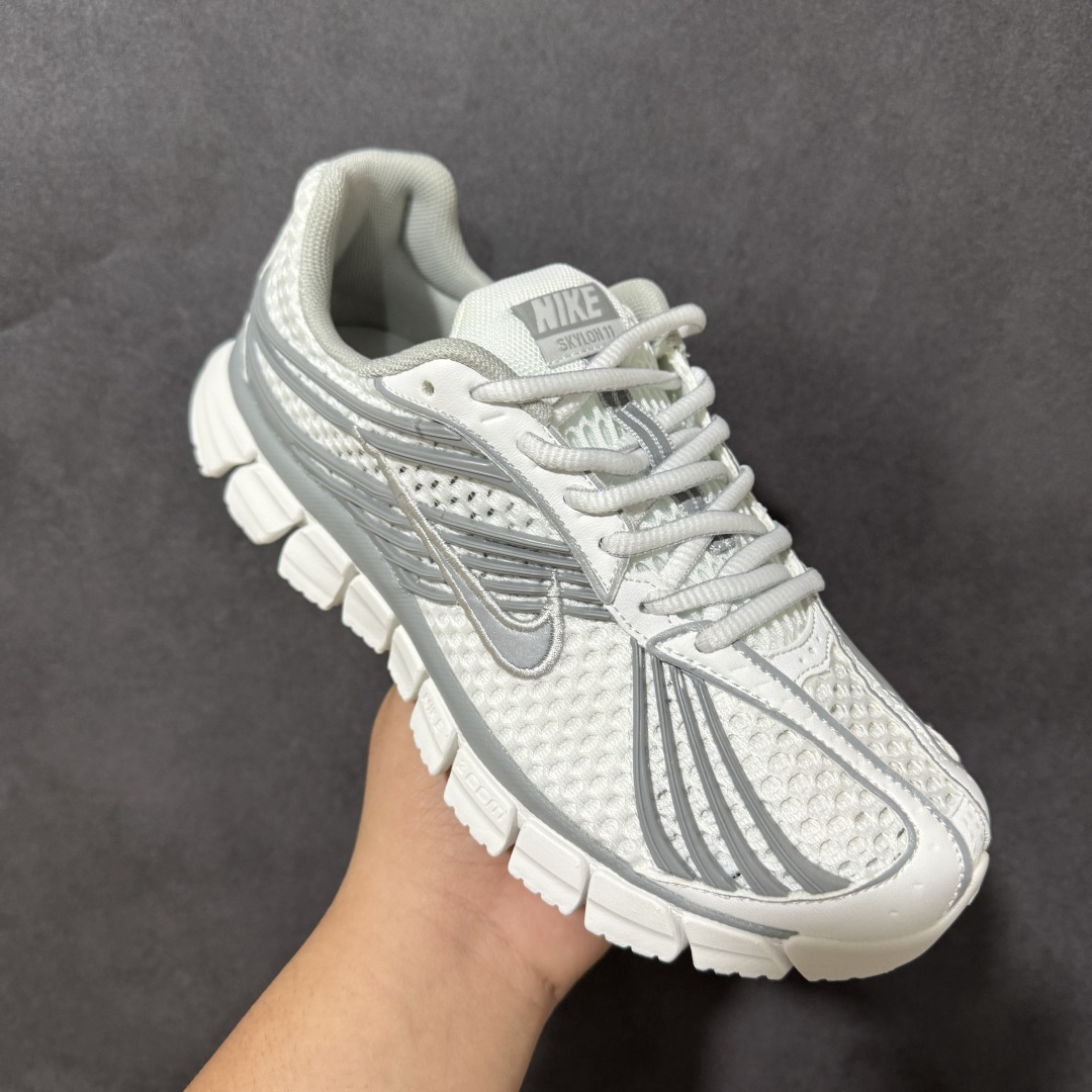 Nike Zoom Skylon 11 舒适柔软透气回弹 复古跑步鞋 货号: IU7360-103 尺码: 36-45没