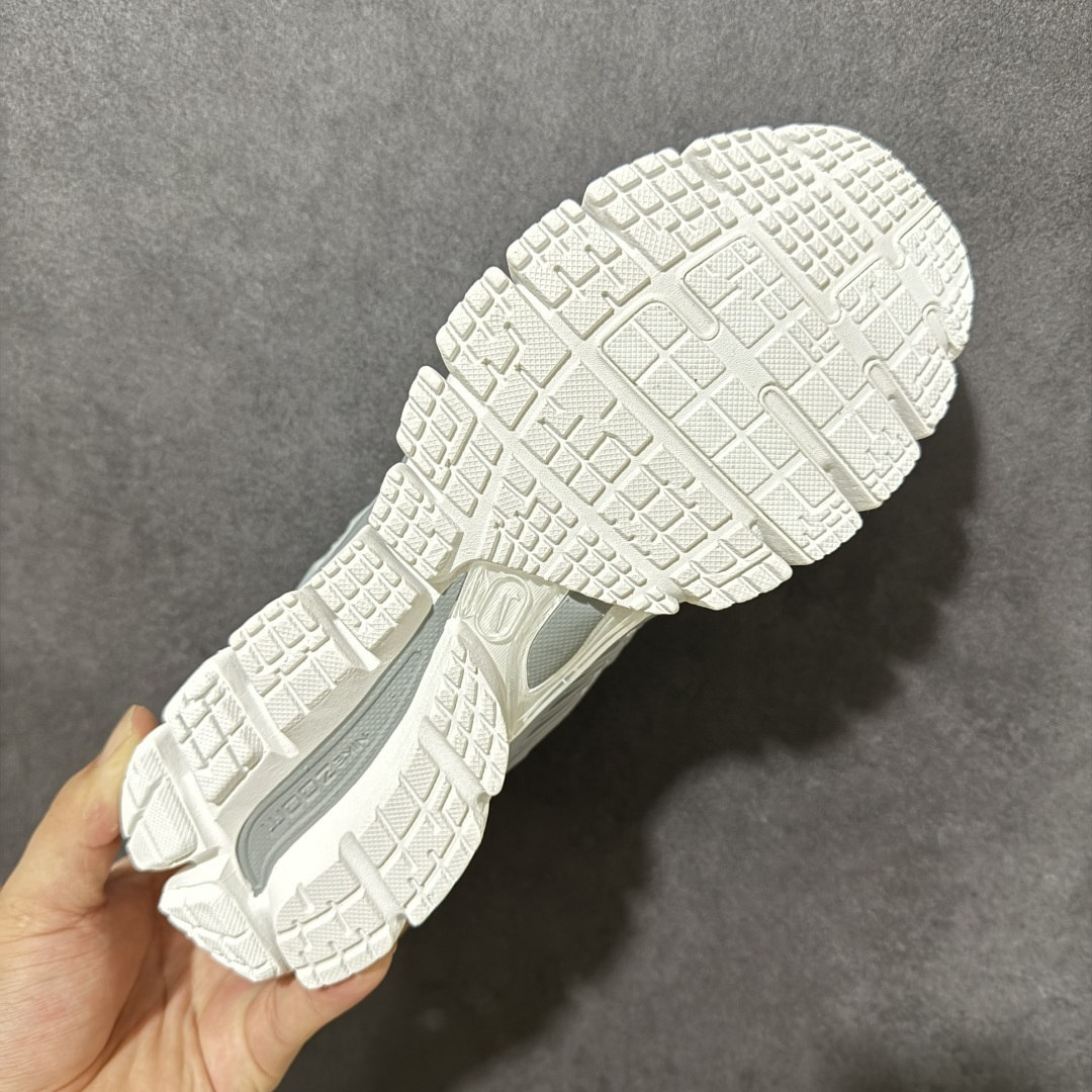Nike Zoom Skylon 11 舒适柔软透气回弹 复古跑步鞋 货号: IU7360-103 尺码: 36-45没