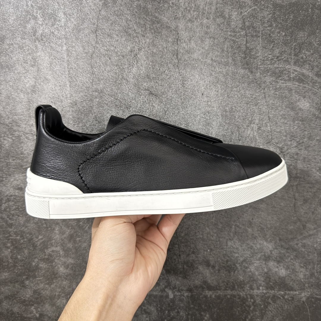 Zegna Triple Stitch 杰尼亚皮革 圆头平底 低帮低帮运动鞋 黑白皮面 摔花纹牛皮制成，饰以丰富的工艺细