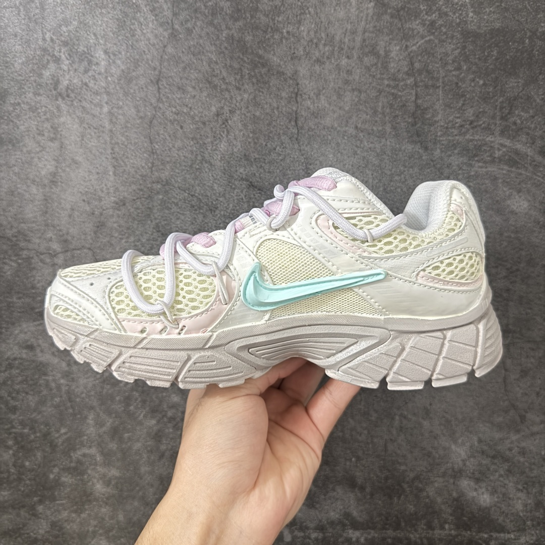 Nike V5 RNR 复古做旧 解构绑带 舒适百搭防滑耐磨 低帮跑步鞋 舒适有型适合日常穿着 该鞋款延续千禧年经典设计