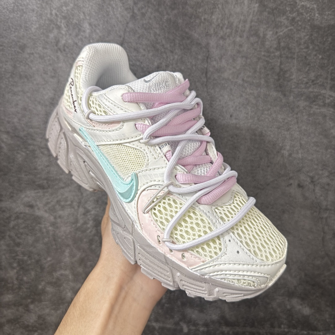 Nike V5 RNR 复古做旧 解构绑带 舒适百搭防滑耐磨 低帮跑步鞋 舒适有型适合日常穿着 该鞋款延续千禧年经典设计