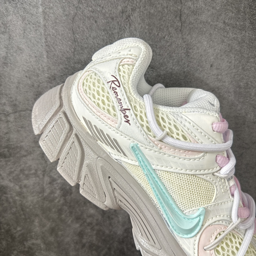 Nike V5 RNR 复古做旧 解构绑带 舒适百搭防滑耐磨 低帮跑步鞋 舒适有型适合日常穿着 该鞋款延续千禧年经典设计